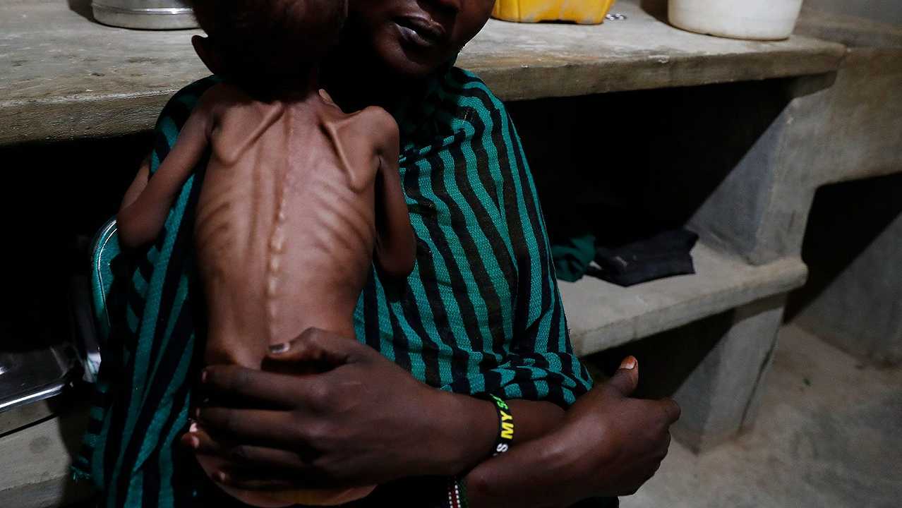 In Sudan la fame costringe a ricorrere al mangime per animali