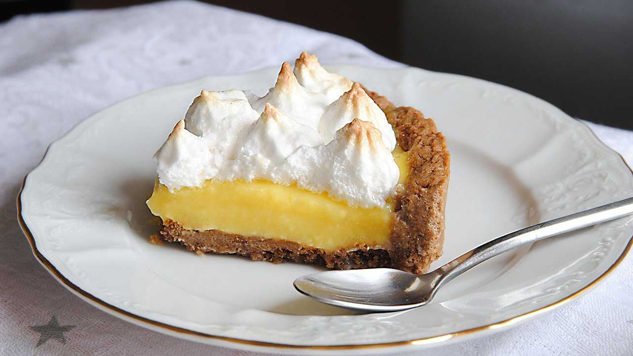 Lemon meringue pie, la ricetta della torta meringata al limone