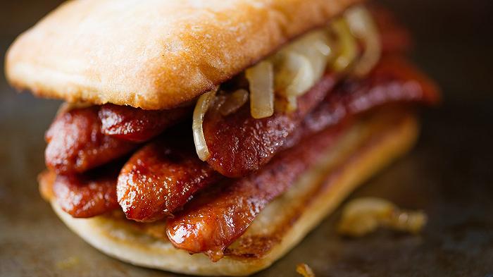 È lotta tra San Siro e i suoi ambulanti: sarà la fine del panino post-partita?