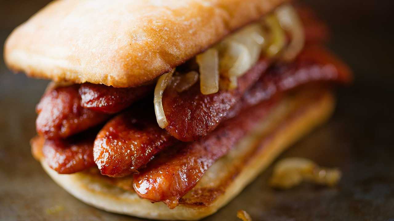 È lotta tra San Siro e i suoi ambulanti: sarà la fine del panino post-partita?