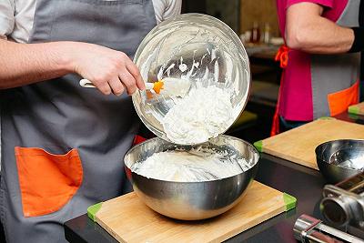 Mescolate yogurt e panna