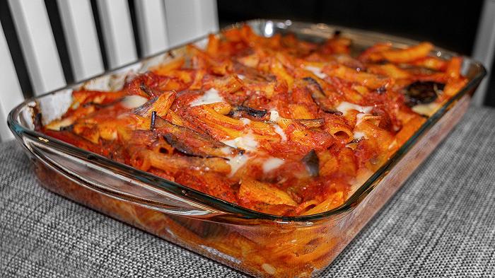 Pasta alla siciliana, la ricetta al forno con le melanzane