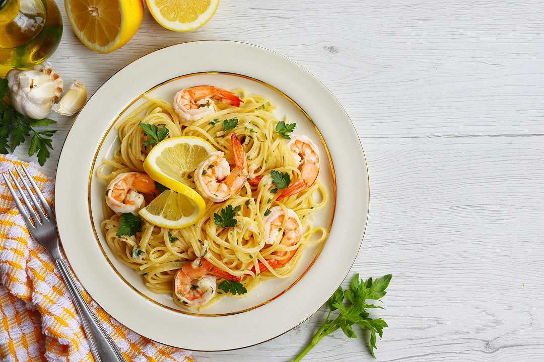 Pasta al limone e gamberi, una ricetta fresca e facile