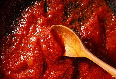 Aggiungete sedano e salsa