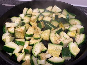 Saltate le zucchine in padella