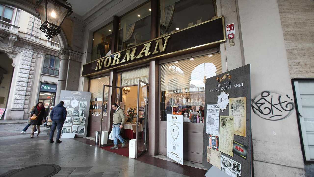La Guardia di Finanza mette i sigilli allo storico Bar Norman di Torino, sequestrando 26,5 milioni di euro