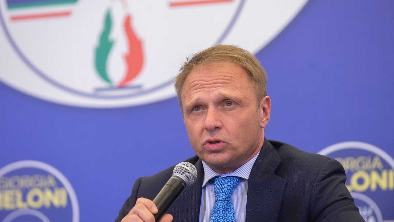 Il mistero dell’ambulanza al relais del ministro Lollobrigida finisce in consiglio regionale