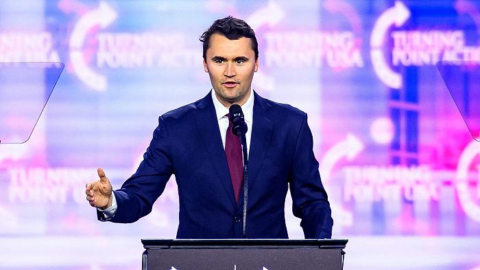 Il popolo Maga sta omaggiando Charlie Kirk da Starbucks, ma i baristi non ci stanno