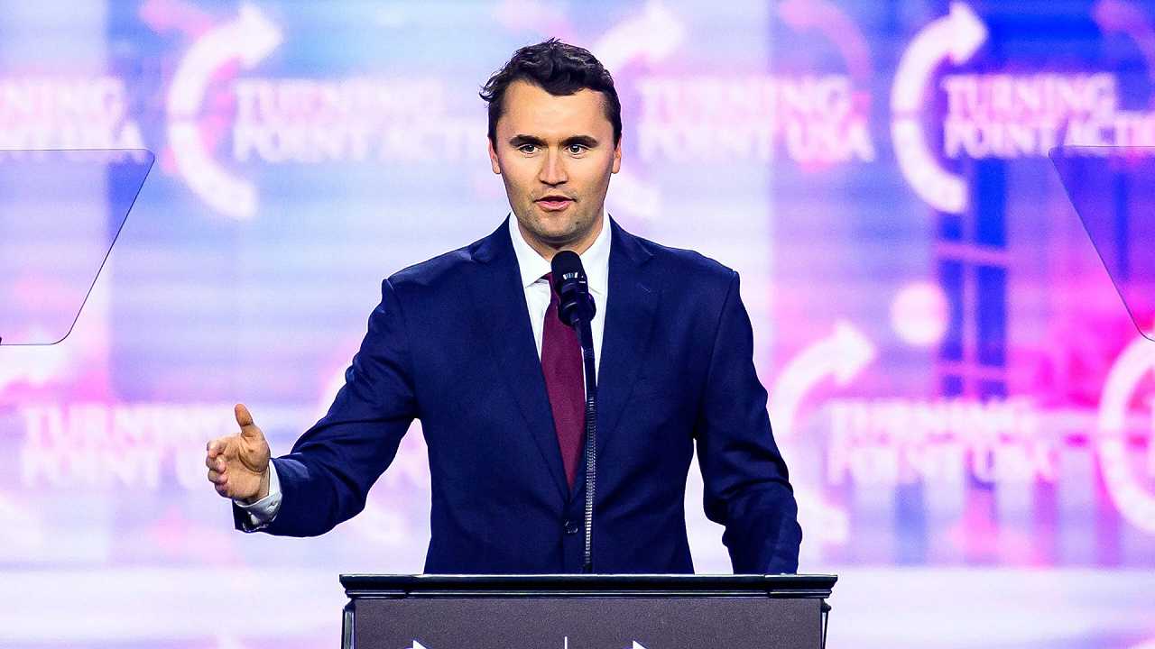 Il popolo Maga sta omaggiando Charlie Kirk da Starbucks, ma i baristi non ci stanno