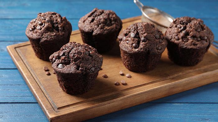 Muffin al cioccolato, la ricetta sofficissima e con la cupola