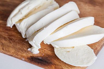 Unite la mozzarella
