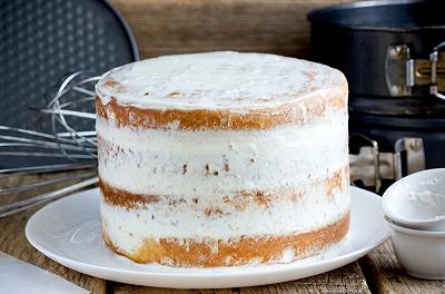 Montate la naked cake