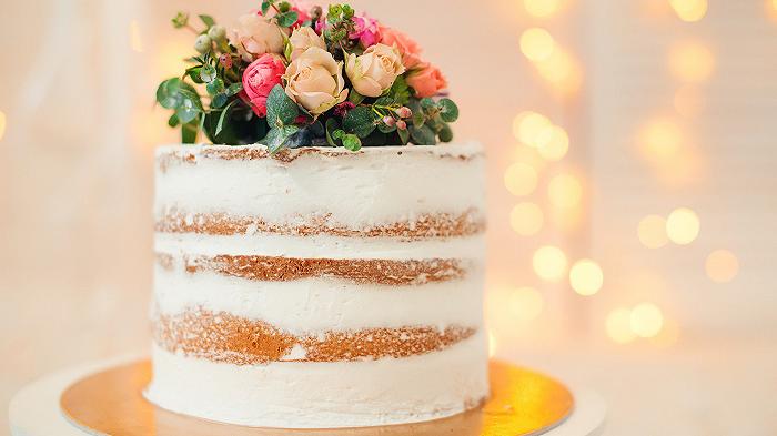Naked Cake, la ricetta con i trucchi per decorarla come un pro