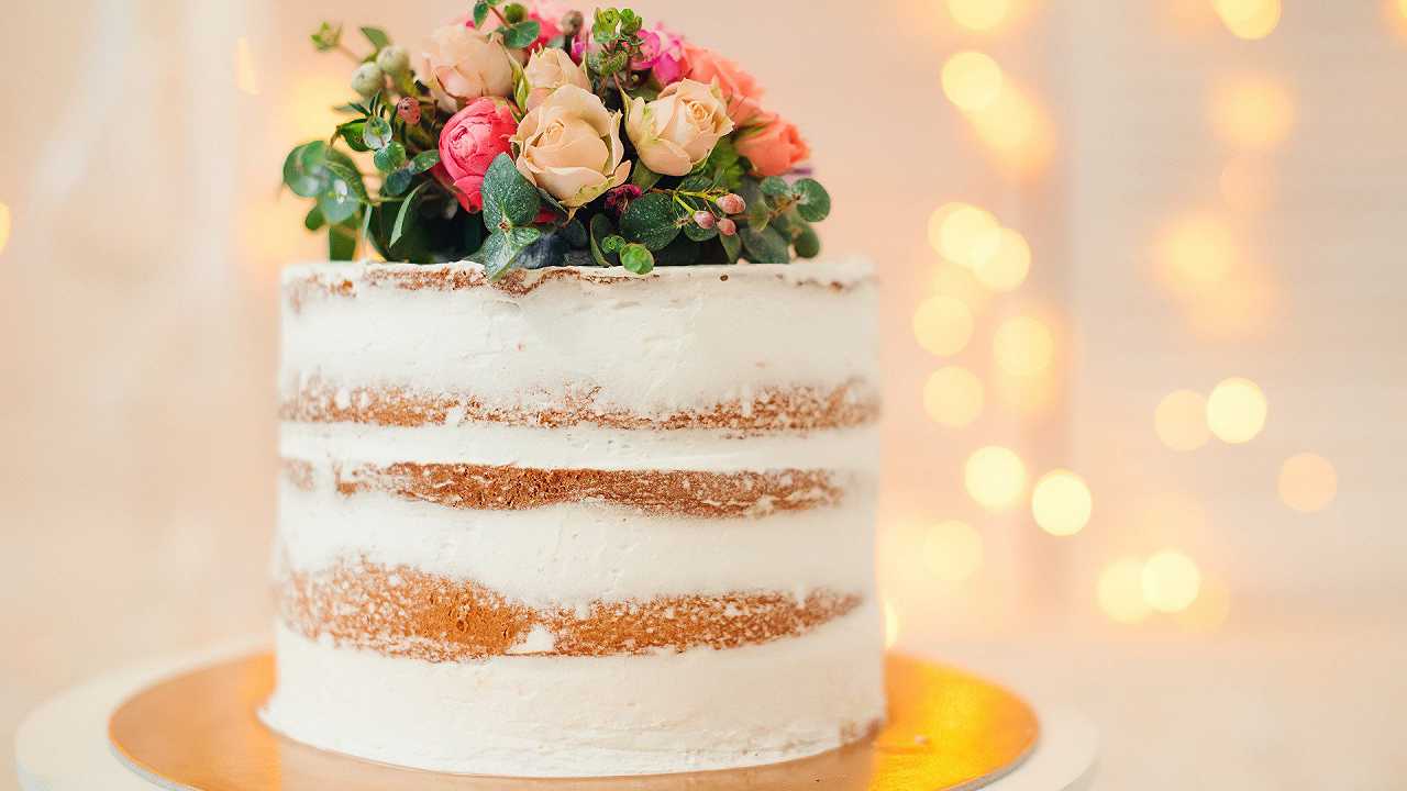 Naked Cake, la ricetta con i trucchi per decorarla come un pro