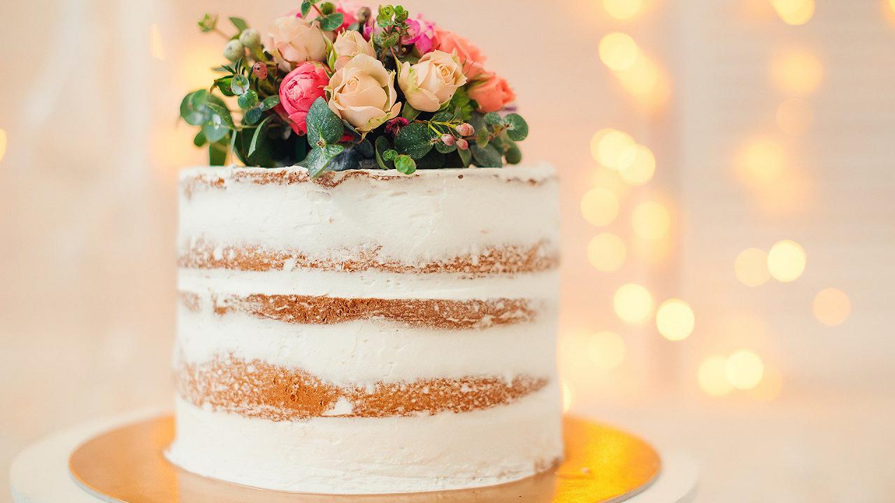 Naked Cake, la ricetta con i trucchi per decorarla come un pro
