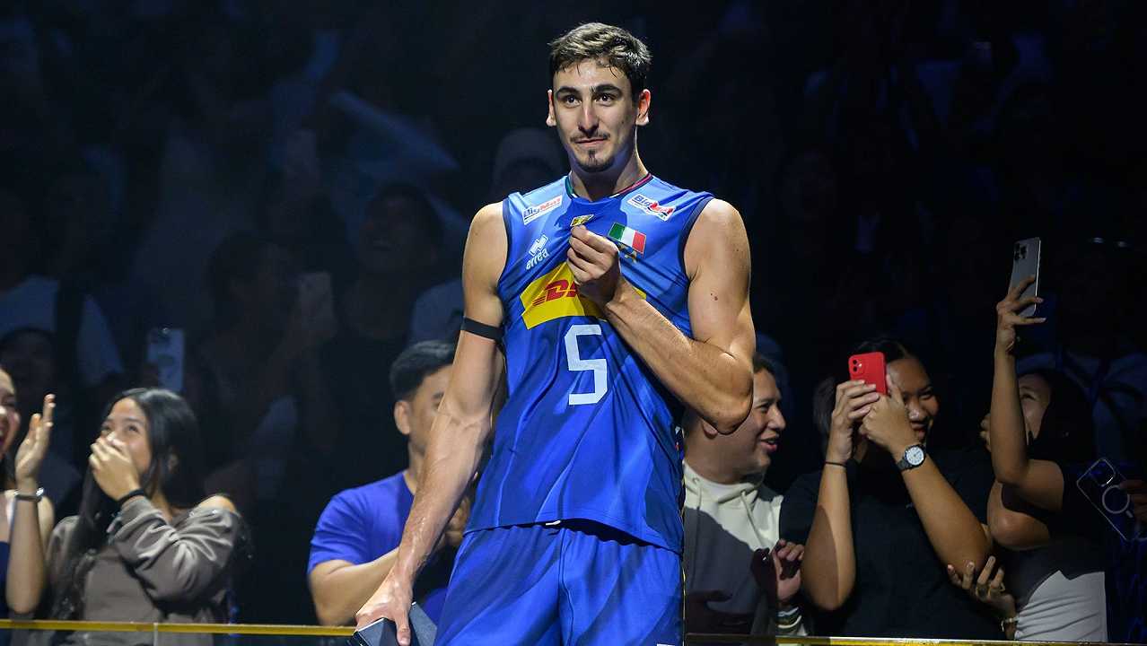 I campioni del mondo di volley festeggiano da italiani, in pizzeria (pure se sono a Manila)