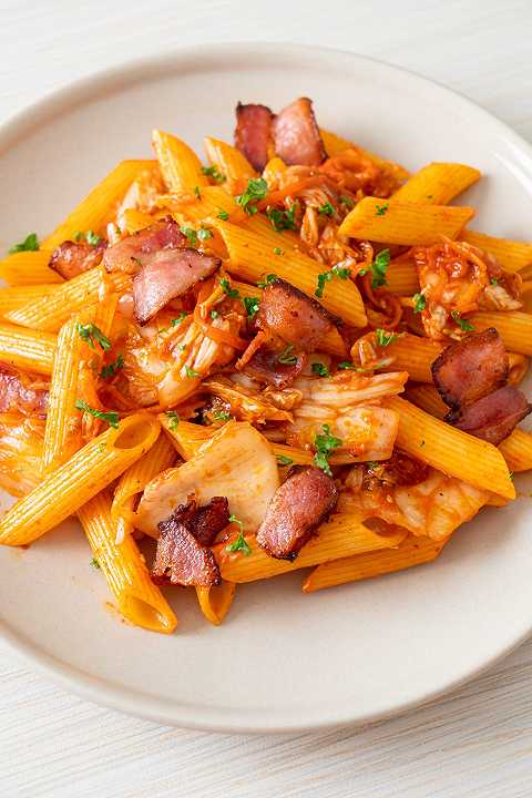 Pasta peperoni e pancetta, la ricetta per farla cremosa, saporita e digeribile