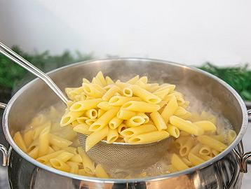 Cuocete la pasta