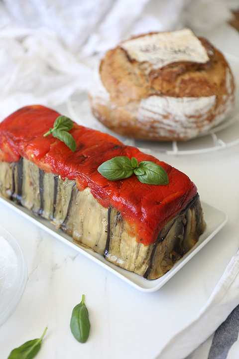 Rotolo di melanzane, la ricetta gustosa con ripieno di prosciutto e formaggio