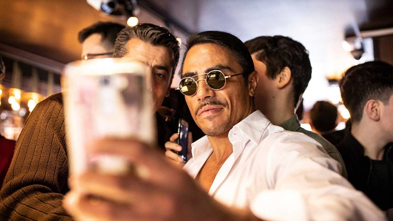 La nuova apertura di Salt Bae a Milano per la politica ha lo stesso appeal di una prima alla Scala