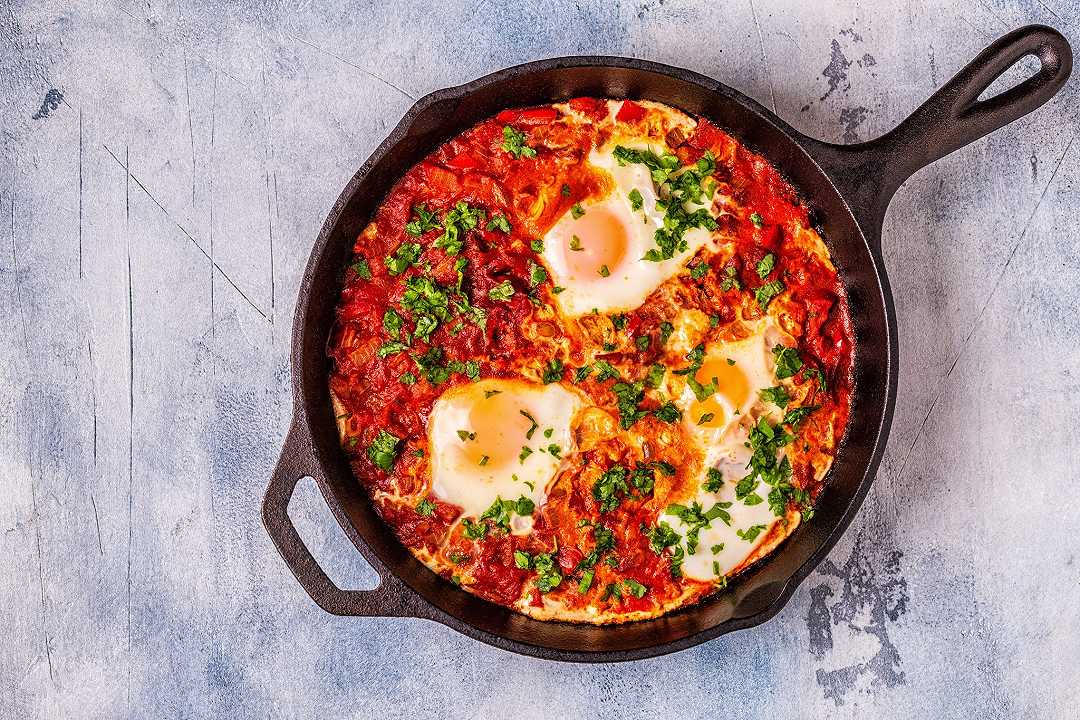 Uova alla contadina, la ricetta originale delle uova al sugo di pomodoro