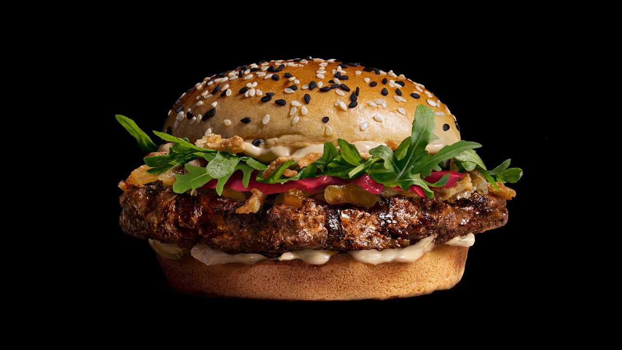 Burger King lancia un hamburger firmato Gordon Ramsay, che costa un ottavo del suo