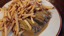 Com’è l’entrecôte in salsa segreta di La Rue a Milano: recensione del sogno d’ogni ristoratore