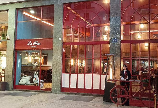 la rue esterno