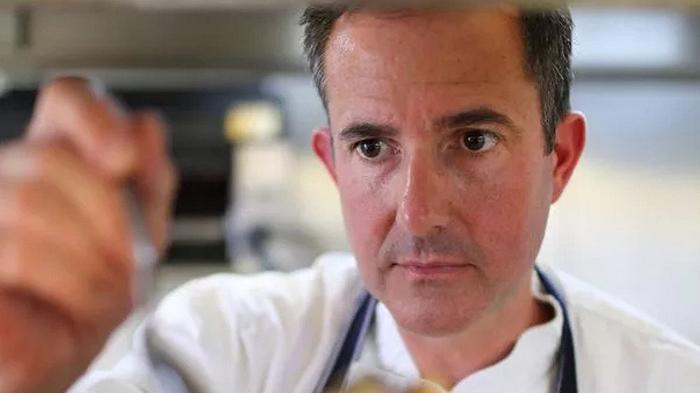 L’ex braccio destro di Gordon Ramsay chiude il suo locale: “Era troppo difficile”