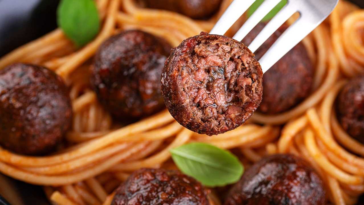 Vietare l’espressione “polpetta di soia” è sbagliato, ridicolo, e pure inutile per gli allevatori