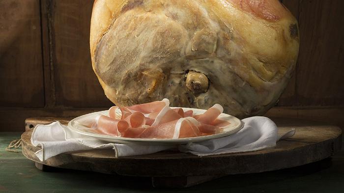 Vittoria storica per il Consorzio del Prosciutto di Parma: “Jambon tipo Parma” è frode