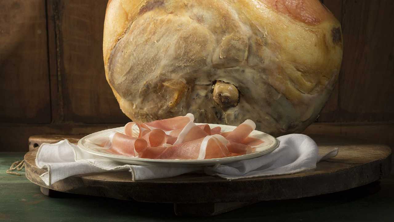 Vittoria storica per il Consorzio del Prosciutto di Parma: “Jambon tipo Parma” è frode