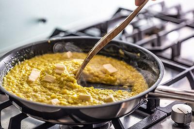 Mantecate il risotto e servitelo