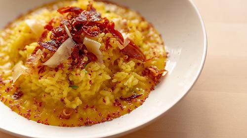 Risotto speck e zafferano, la ricetta per farlo cremoso