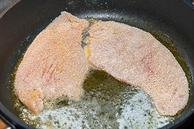Rosolate le scaloppine nel burro