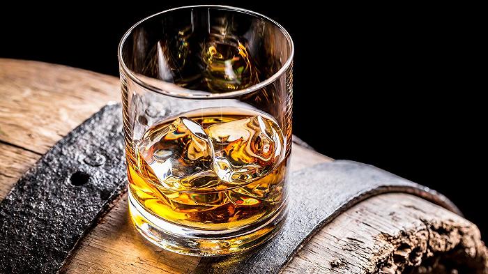 Arriva il primo whisky al mondo affinato in Antartide