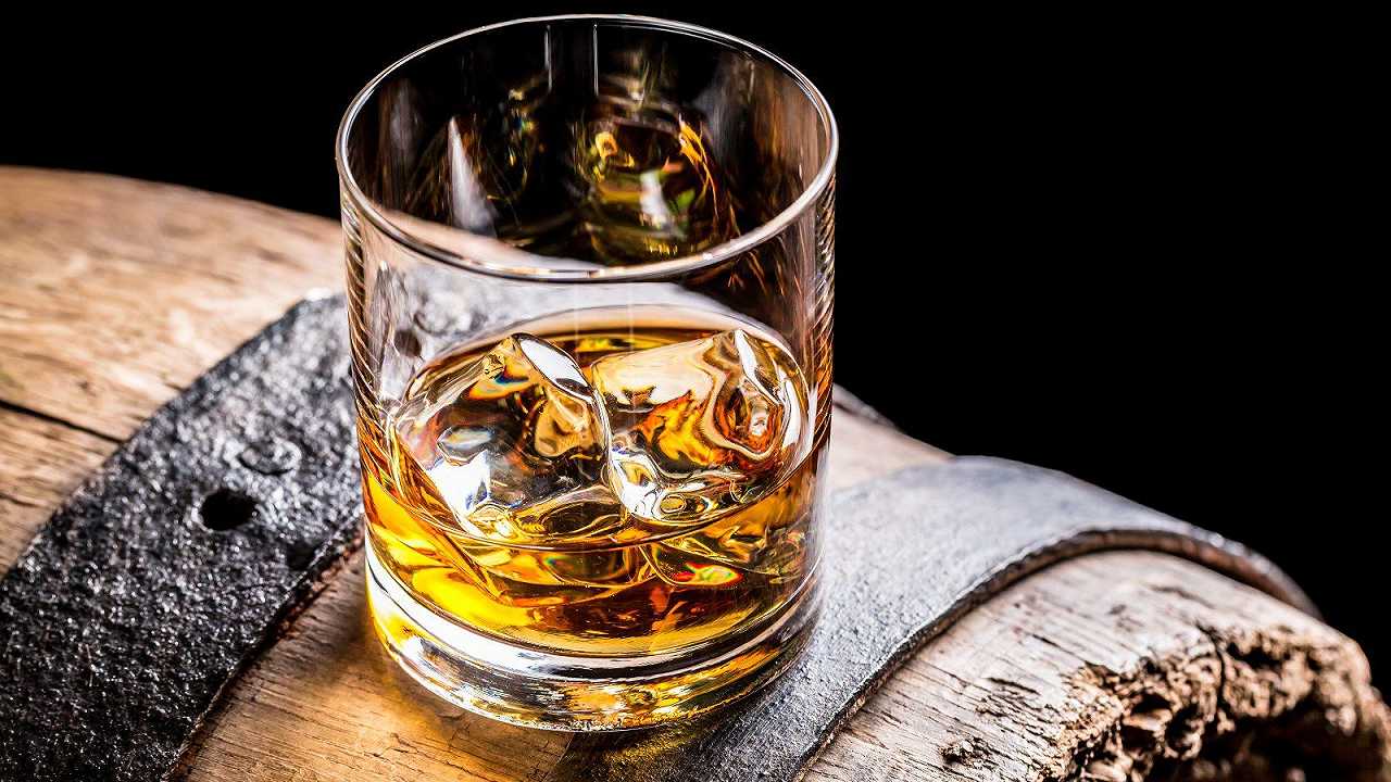 Arriva il primo whisky al mondo affinato in Antartide