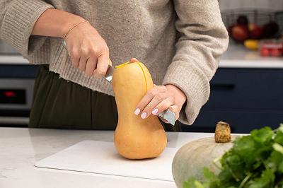 Lavate e tagliate la zucca