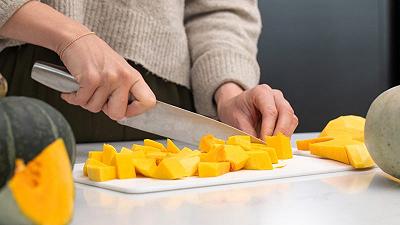 Pulite e talgliate la zucca