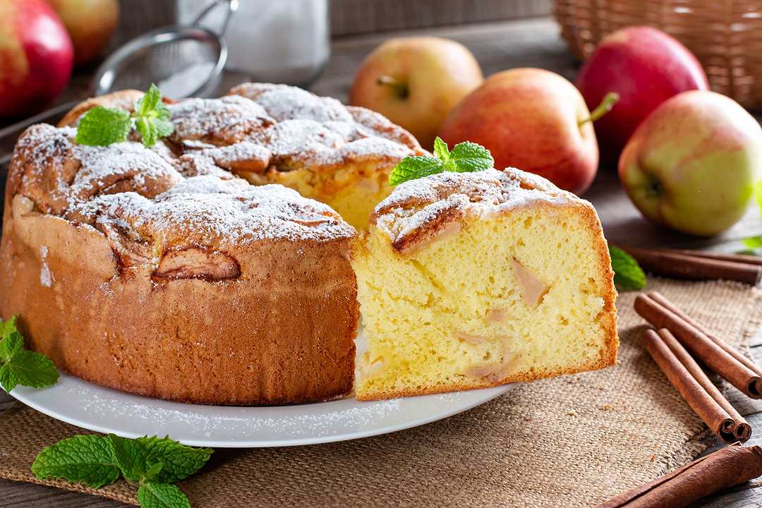 Torta di mele e mascarpone, la ricetta per ottenerla soffice