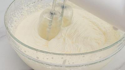 Aggiungi il mascarpone e monta