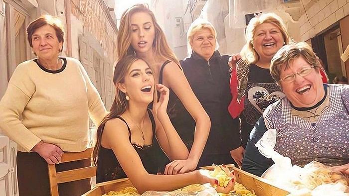 La tristezza che circonda le orecchiette di Bari Vecchia è il risultato della nostra ignoranza