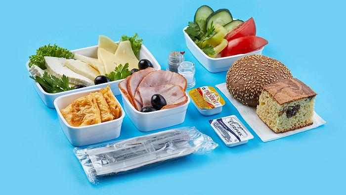 Il cibo in volo inverte la rotta? Le compagnie aeree migliori nei pasti ora sono in una classifica