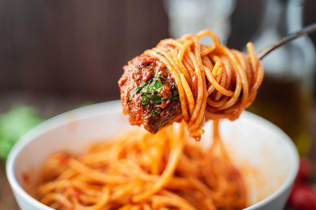 Spaghetti con polpette, la ricetta originale italoamericana e le varianti