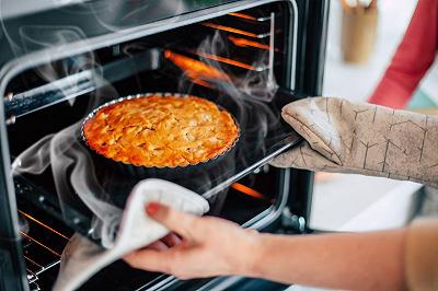 Cuocete la torta nel forno