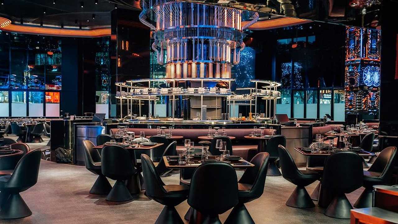 Chef, state sereni: il menu del primo ristorante guidato dall’AI è una supercazzola