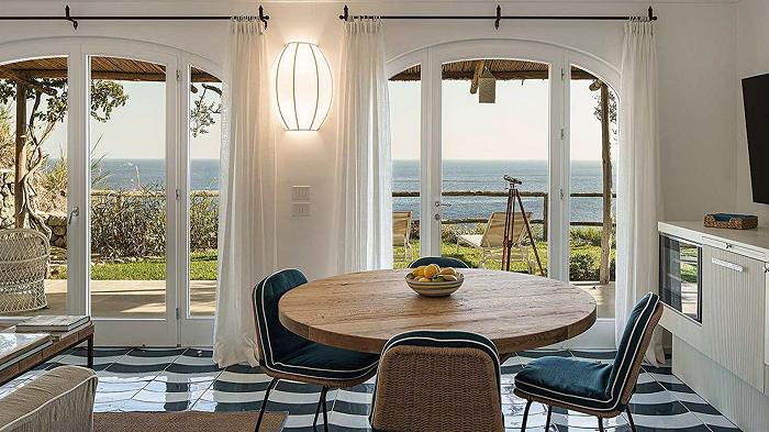 C’era anche un ristorante stellato nel resort di Ischia sequestrato dopo 67 anni di abusi edilizi