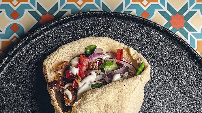 “Il kebab farà parte del Patrimonio della cucina italiana”: ha ragione Antonio Caprarica
