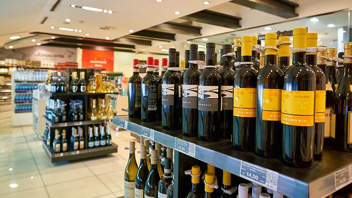 I vini da comprare a Natale 2025, al supermercato, con una decina d’euro