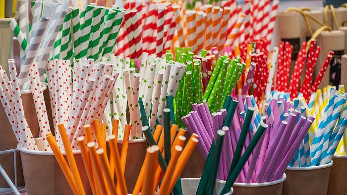 Riconsiderare le cannucce di plastica potrebbe essere una buona idea?